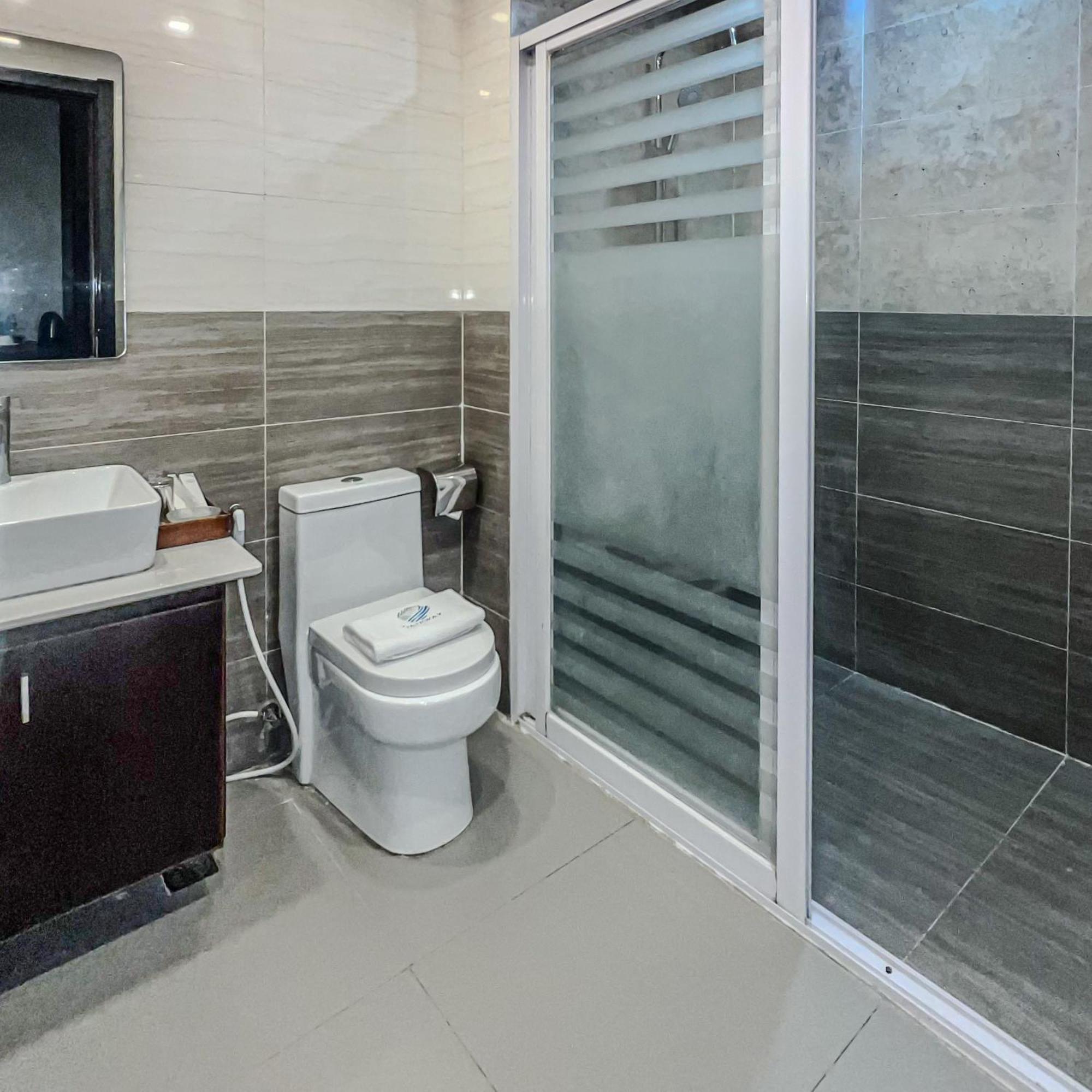 Iloilo Gateway Hotel And Suites Pavia Dış mekan fotoğraf