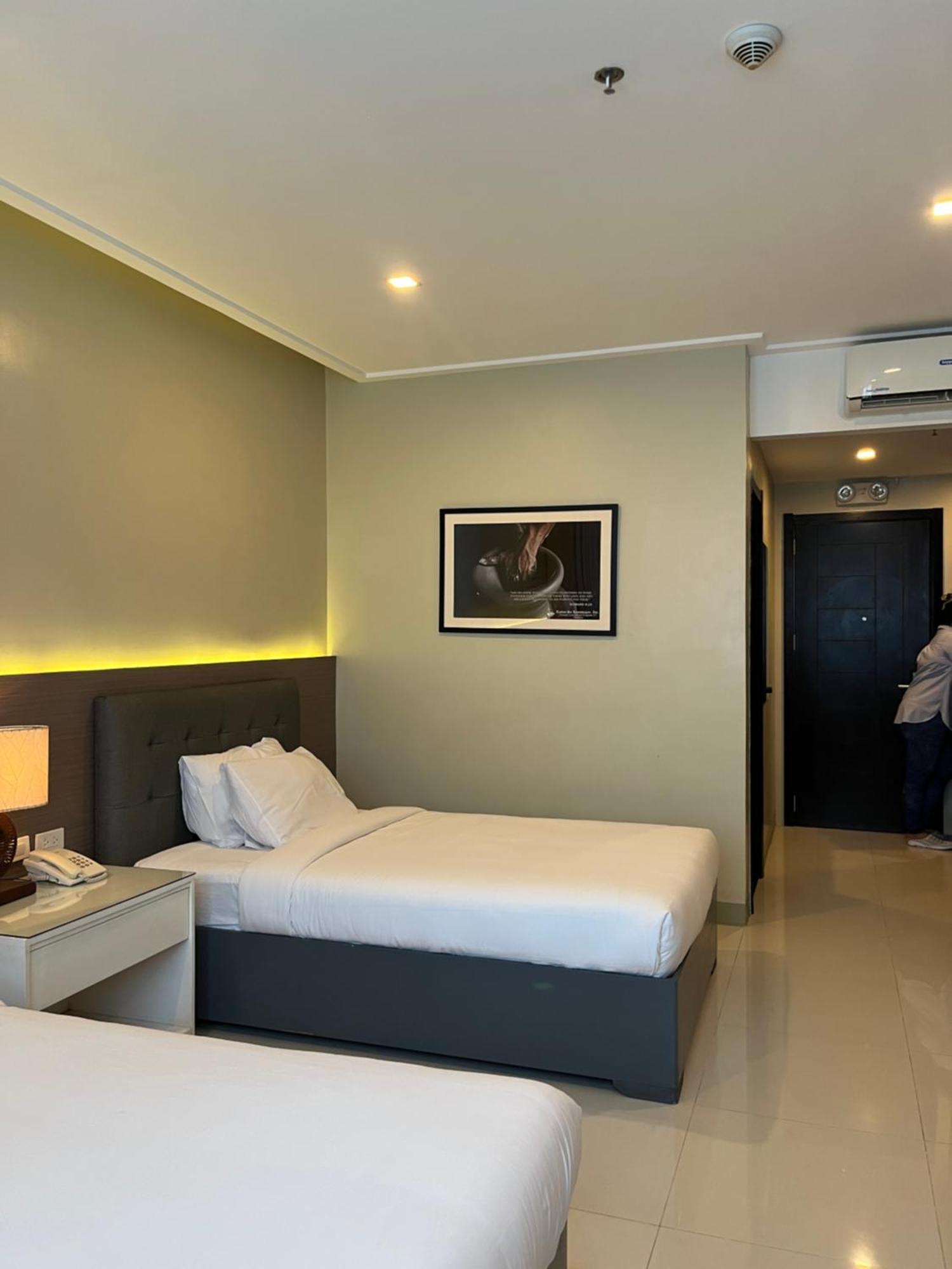 Iloilo Gateway Hotel And Suites Pavia Dış mekan fotoğraf