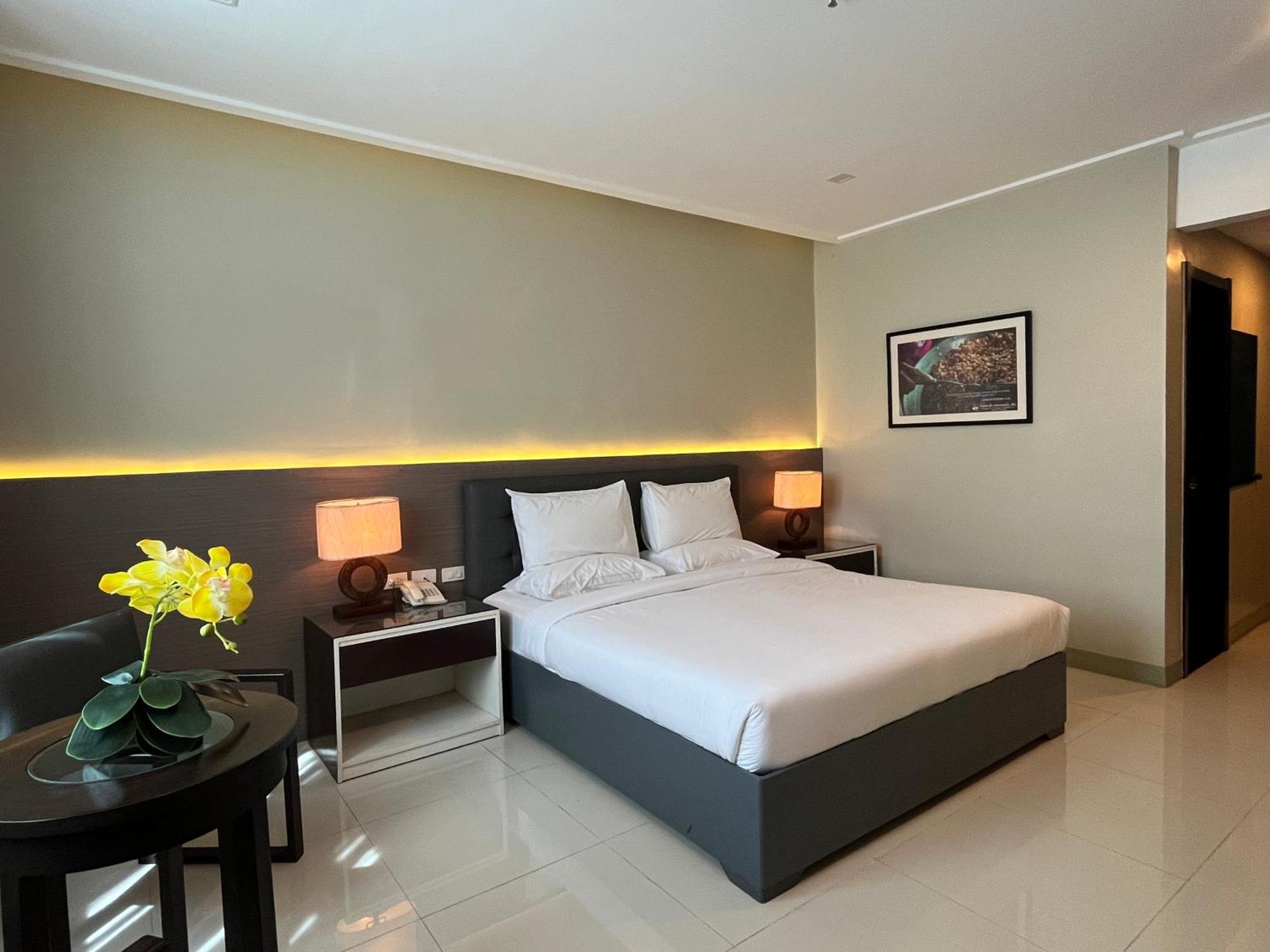 Iloilo Gateway Hotel And Suites Pavia Dış mekan fotoğraf